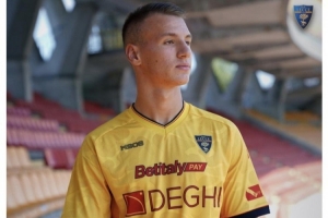 bob半岛体育平台-米兰外租小将卡马达首发踢中锋&amp;半场戴帽，莱切热身赛11-0大胜