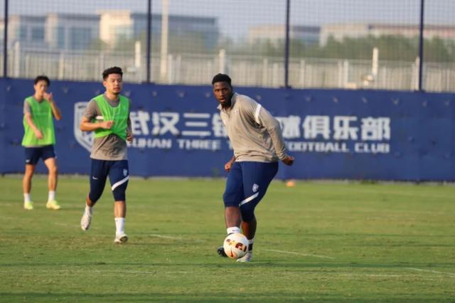 bob半岛体育官网-三镇双外援归位东征不轻敌：浙江是强队很有战斗力