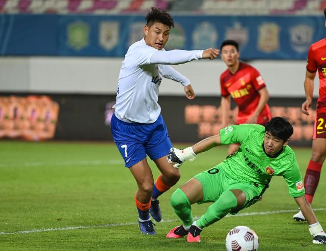 bob半岛体育-【喜讯】郭田雨租借加盟葡超半年 出国前已续约泰山